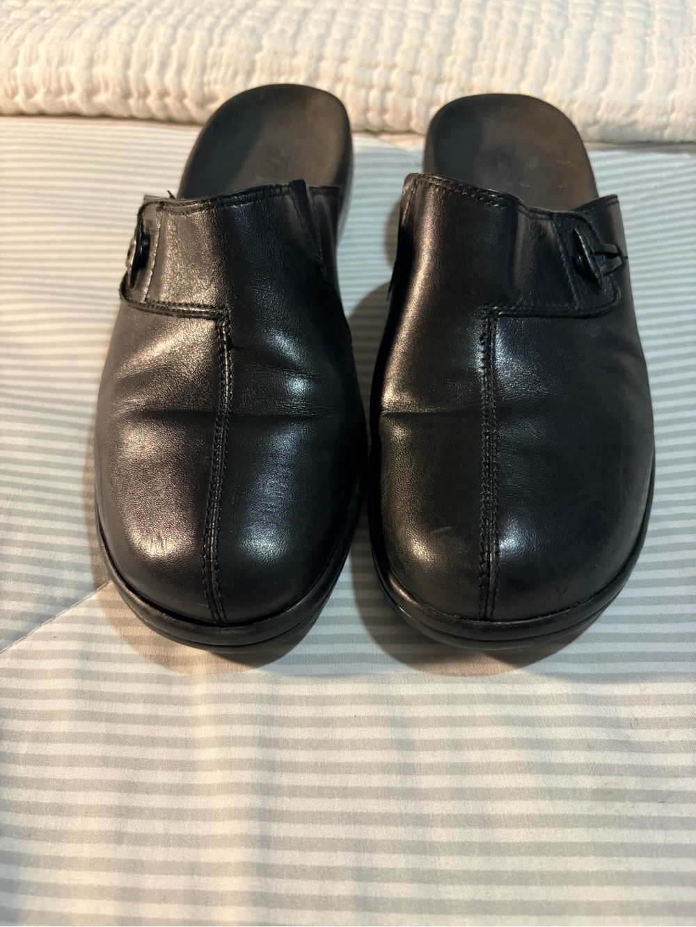 Clarks Black Leather Slip-On Clogs size 8M